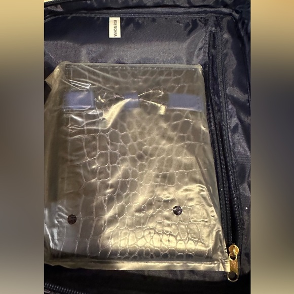 LipSense with amazing makeup case + mirror! - Picture 8 of 12